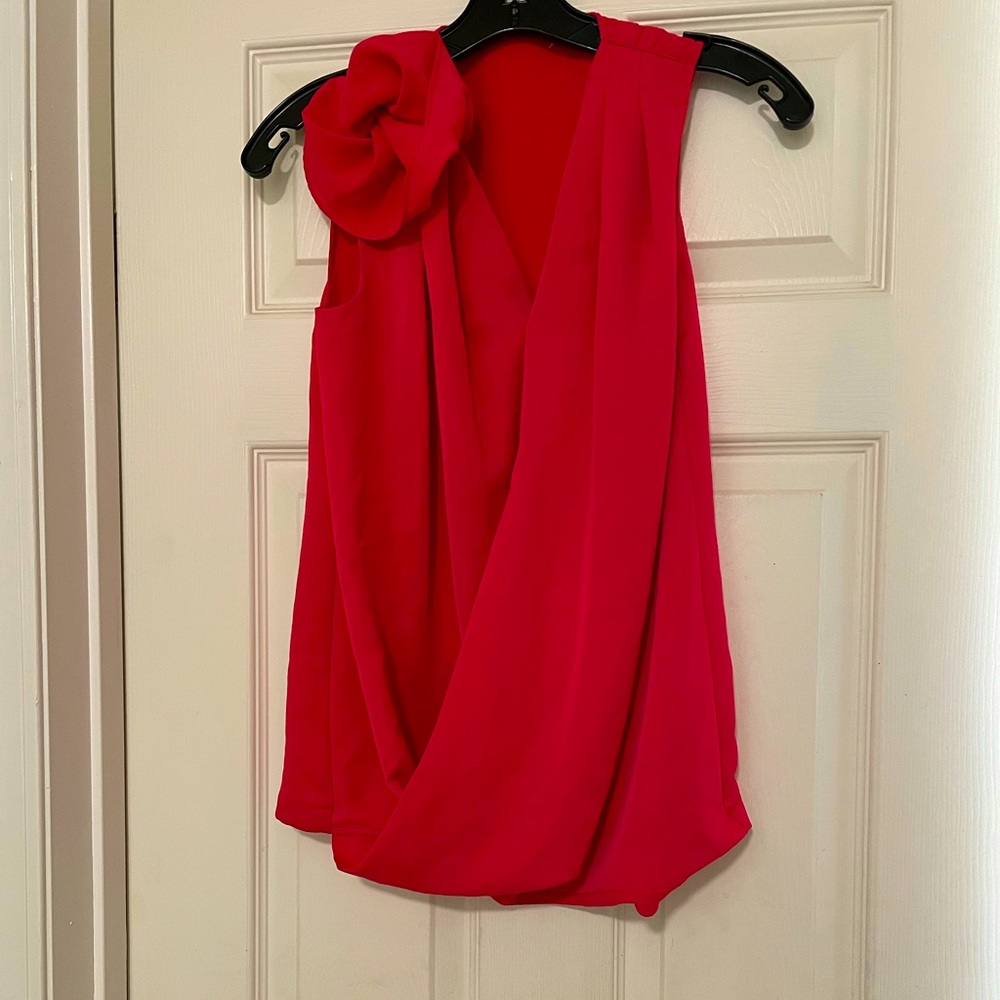 Fuschia sleeveless blouse with flower detail